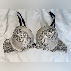 Victoria’s Secret 36B Push-Up white with black lace